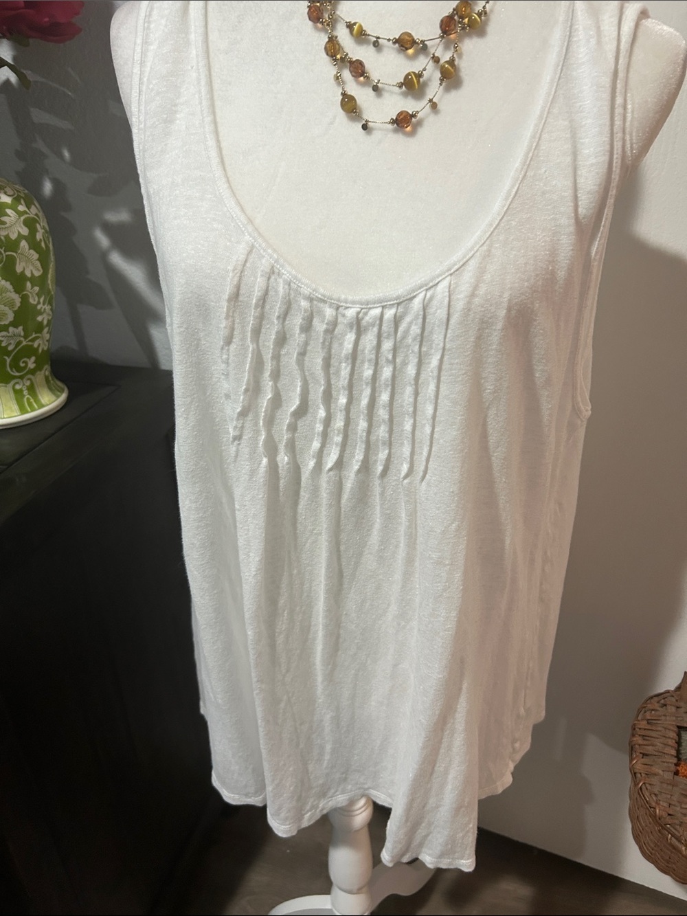 Sundance White Scoop Neck Pintuck Tank